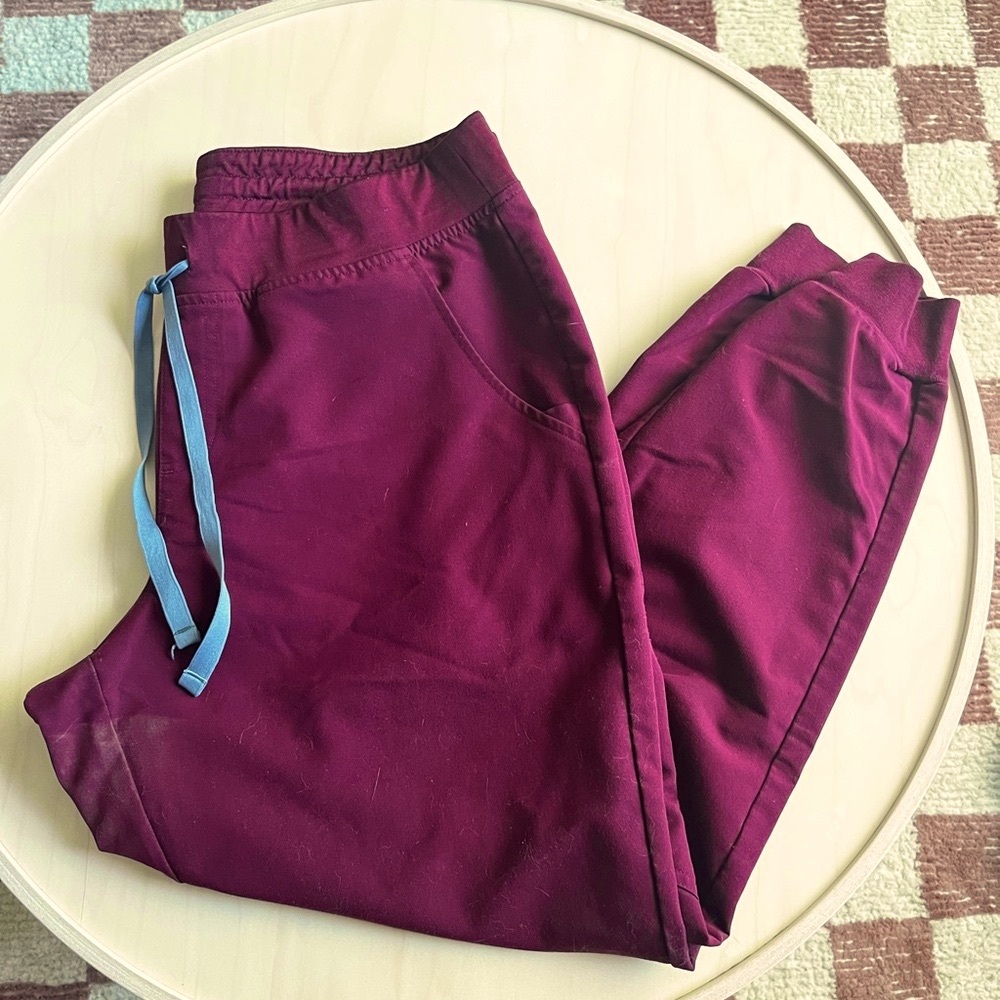 Figs Women's jogger Pants in XL - wine